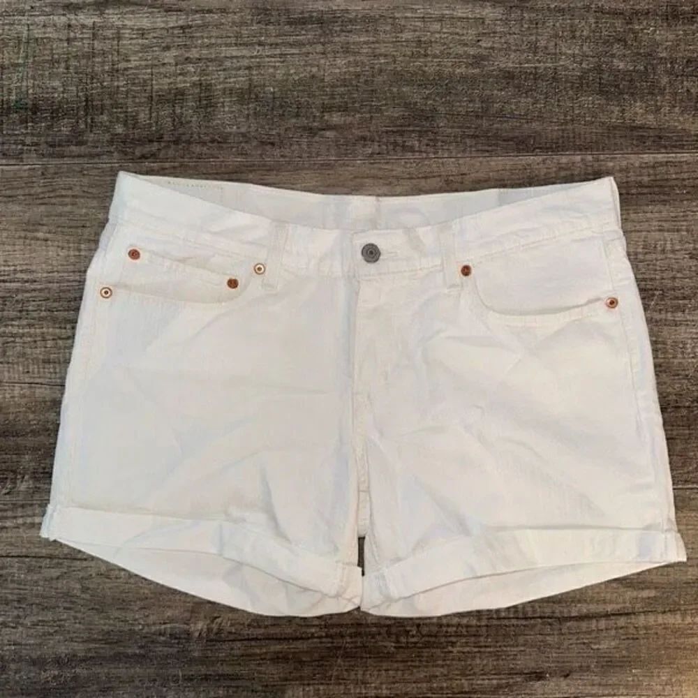 Women's Levi White Denim Shorts Size 31
